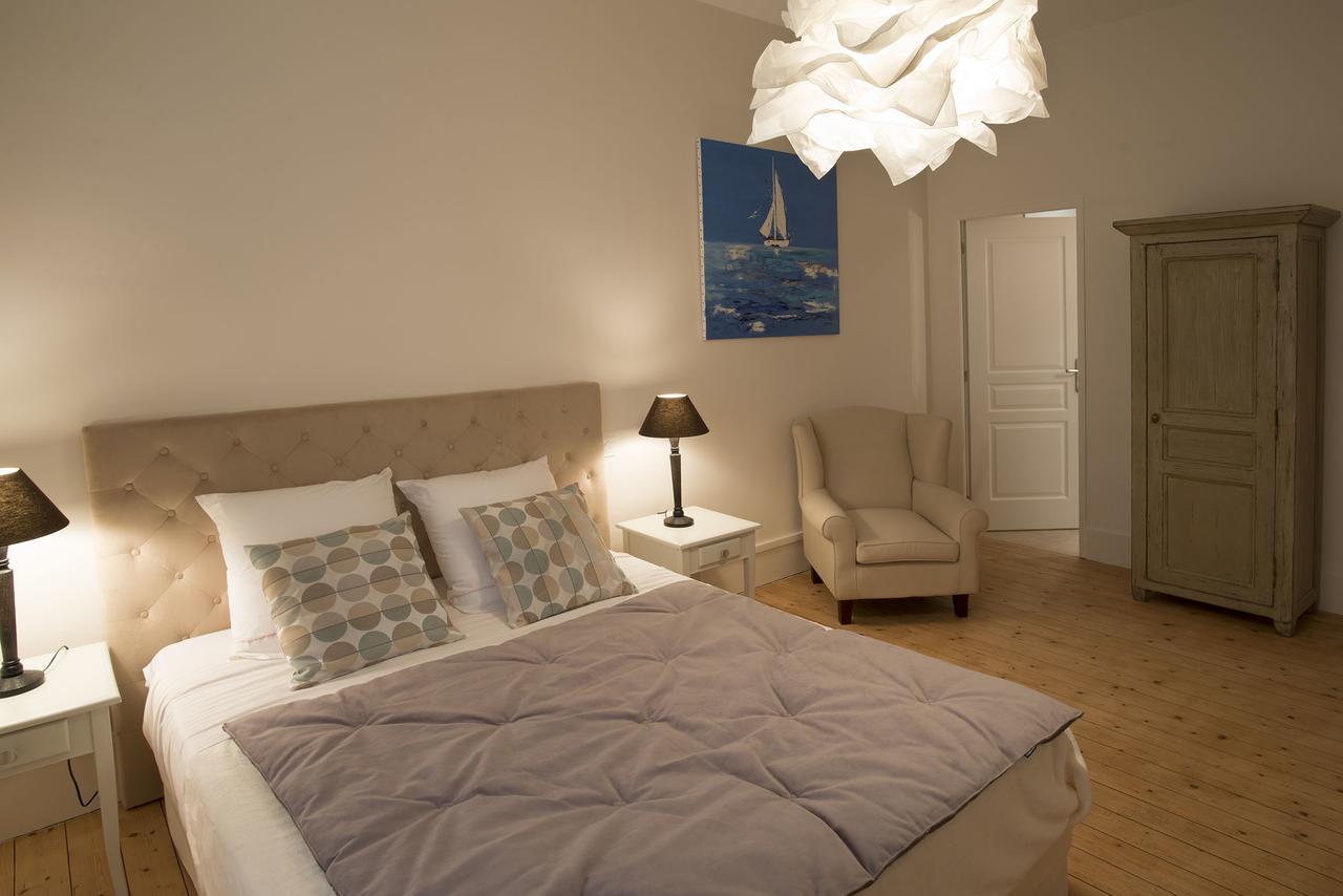 Le Cercle Chambres Climatisees Coligny Exterior photo